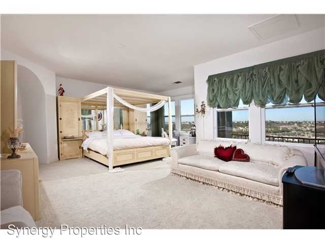 Building Photo - 2930 Carrillo Way