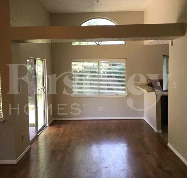 Foto del edificio - 4030 Meadowgold Ln