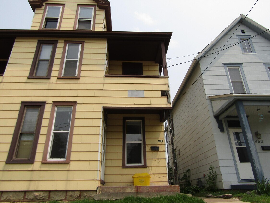 Primary Photo - 980 Mt Pleasant St