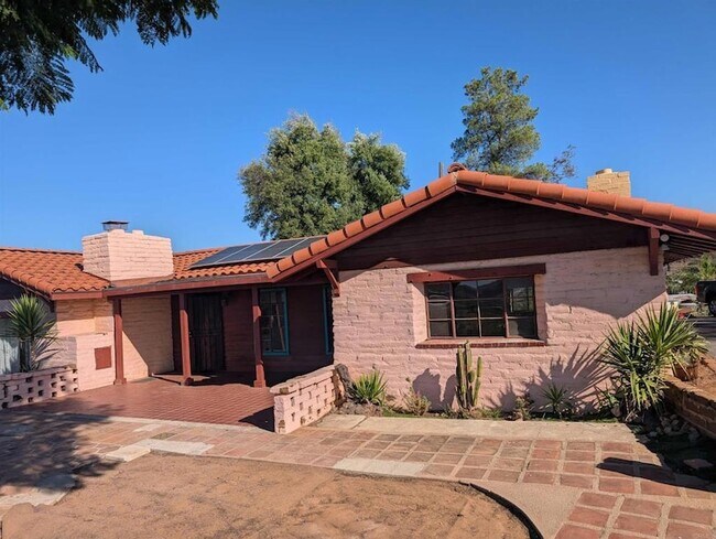 Foto del edificio - 9738 Lakeview Rd