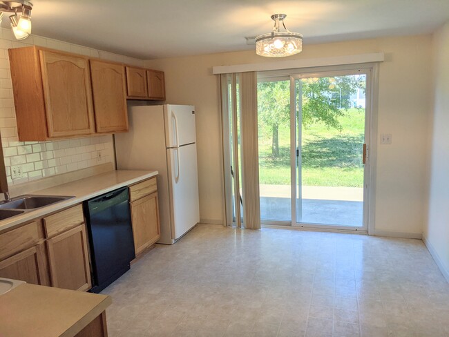 kitchen - 1031 Arlington Ct