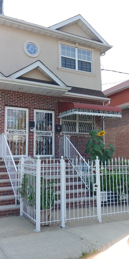 Primary Photo - 2937 Pearsall Ave