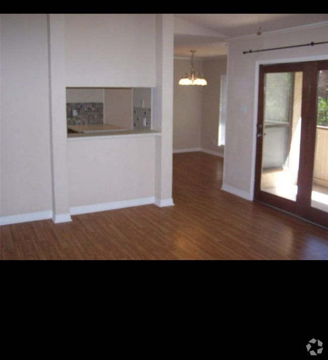 Building Photo - 2101 Rainbow Dr