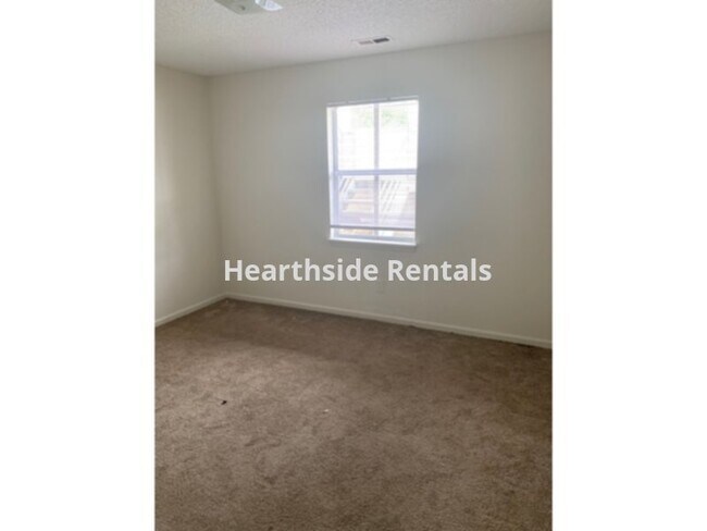 Foto del edificio - **2 Bedroom 1 Bath Apartment Near Pitt Com...