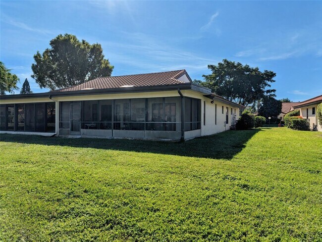 Foto del edificio - 5895 Autumn Lake Ln