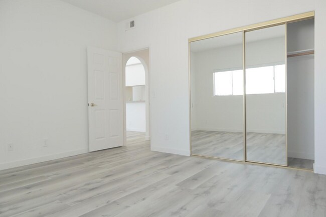 Foto del edificio - 1221 N Orange Dr