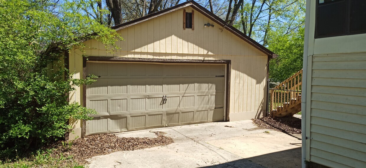 Building Photo - 933 Elizabeth Dr