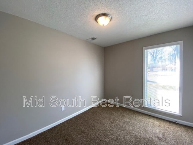 Building Photo - 3294 Ridgemont Ave