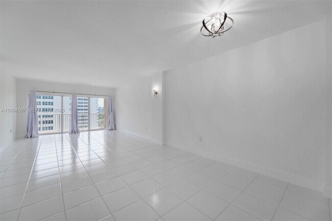 Foto del edificio - 1980 S Ocean Dr