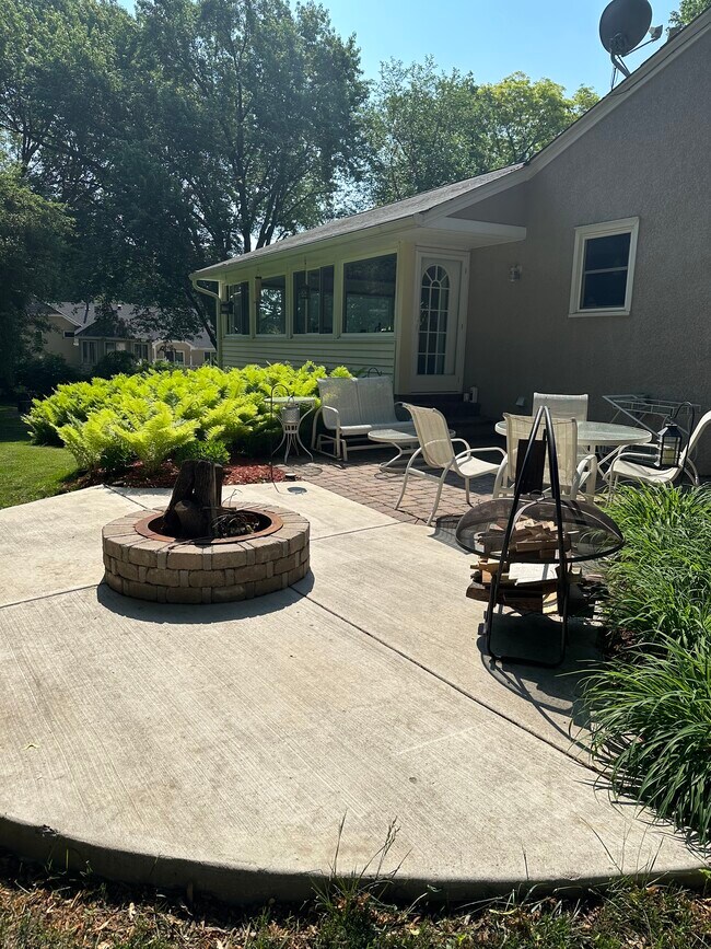 Foto del edificio - 1395 Lone Oak Rd