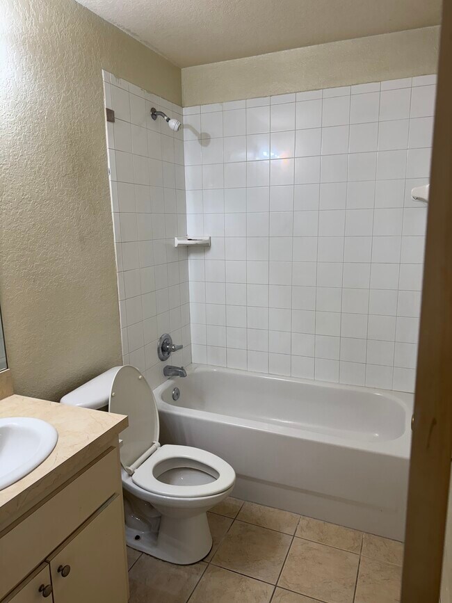 Foto del edificio - 1031 Fox Lake Dr