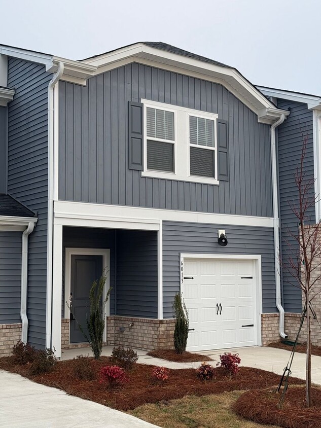 Foto principal - Brand New Townhome Available January 1st