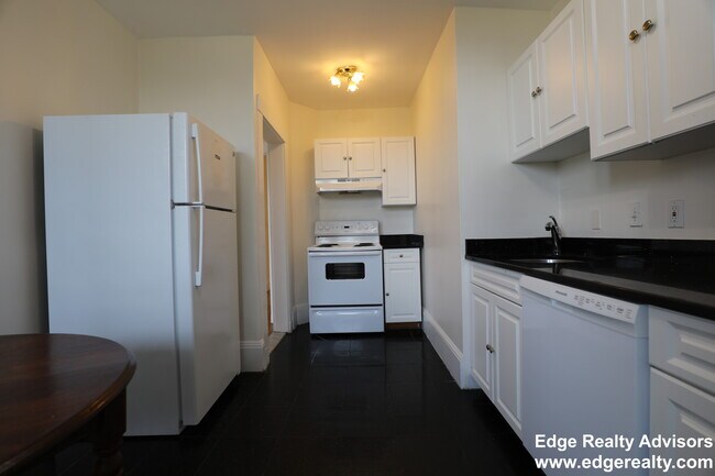 Foto del edificio - 56 Cummings Rd