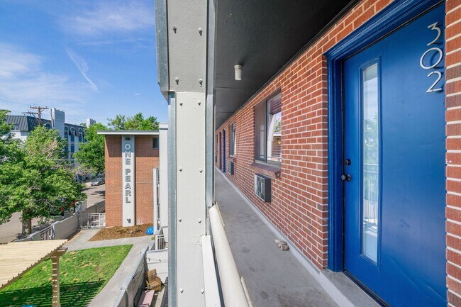 Foto del edificio - Incredible 2 bedroom 1 bath Condo in West ...