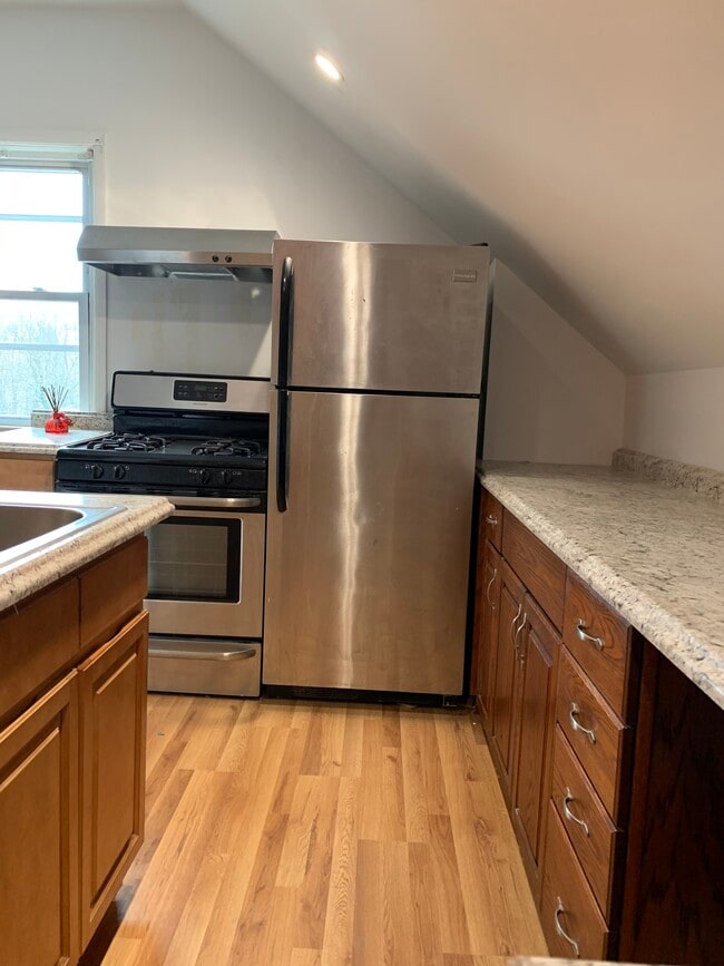 Building Photo - 204 Crescent Plz