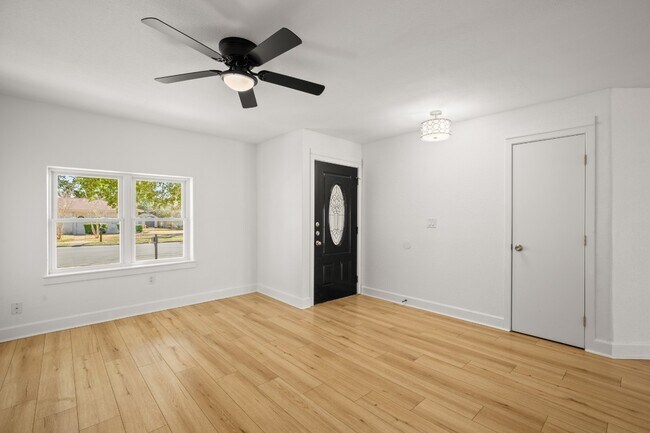 Foto del edificio - 1512 W Mesa Park Dr