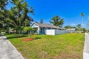 Building Photo - 2205 Quincy St S