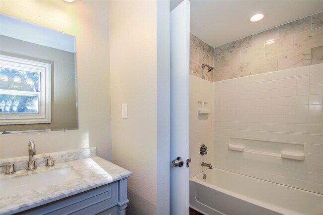 Foto del edificio - 417 Sue St