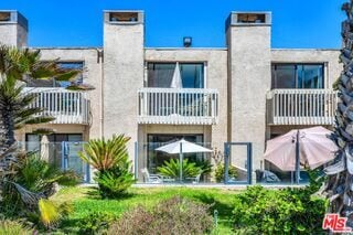 Building Photo - 7301 Vista Del Mar