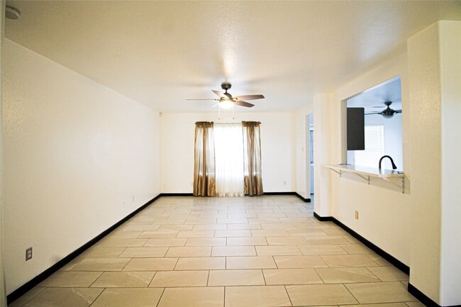 Foto del edificio - 3827 Dogwood Tr