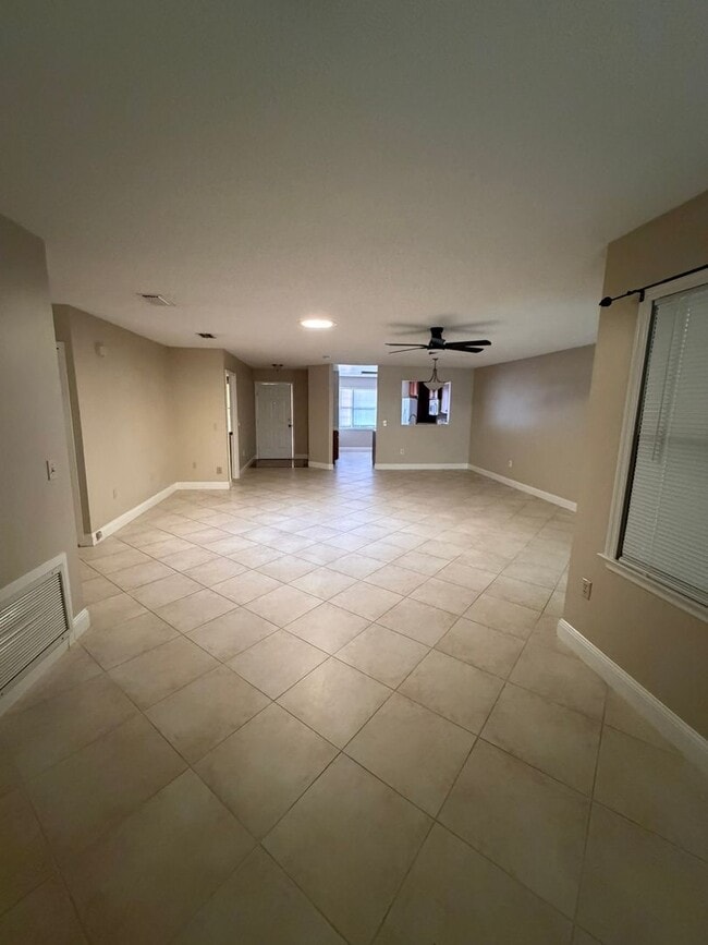 Building Photo - 2 Bed 2 Bath in St Cloud for Rent