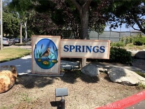 Building Photo - 20 Streamwood