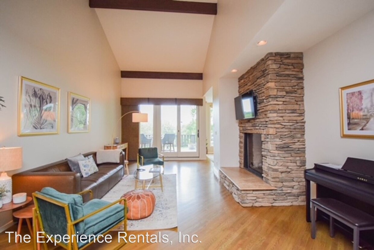 4 br, 3.5 bath House 2703 S Ridgeview Way House Rental in Sioux