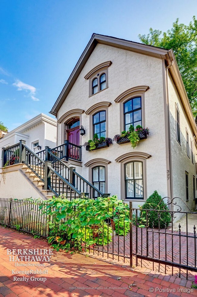 Foto del edificio - 327 W Menomonee St