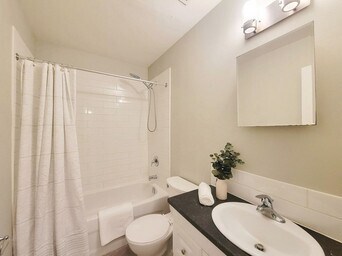 Photo du bâtiment - Sharon Garden Suites