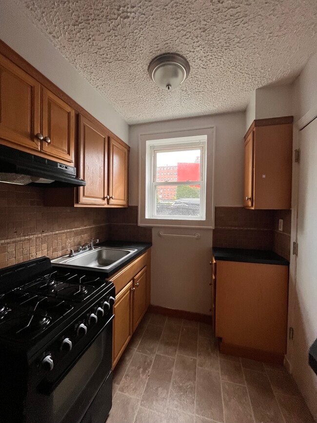 Building Photo - 157 Avenue E