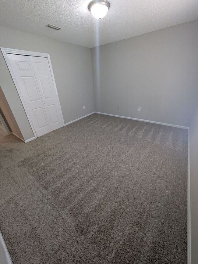 Foto del edificio - 2BD/1B End Unit at Northtowne Heights