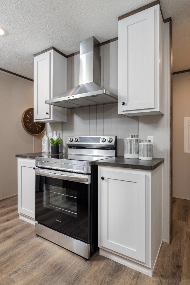 Building Photo - 136 Court Rd