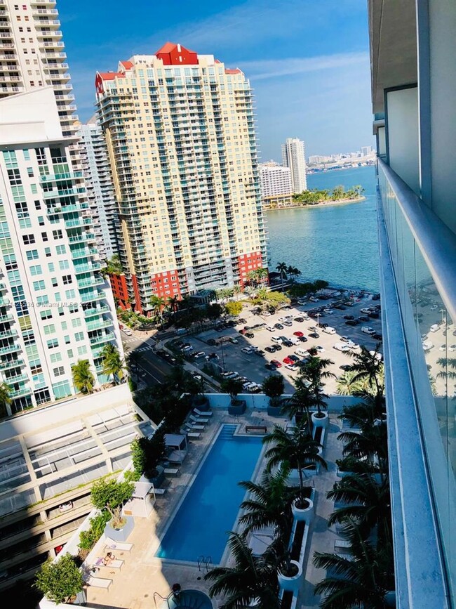 Foto del edificio - 1300 Brickell Bay Dr