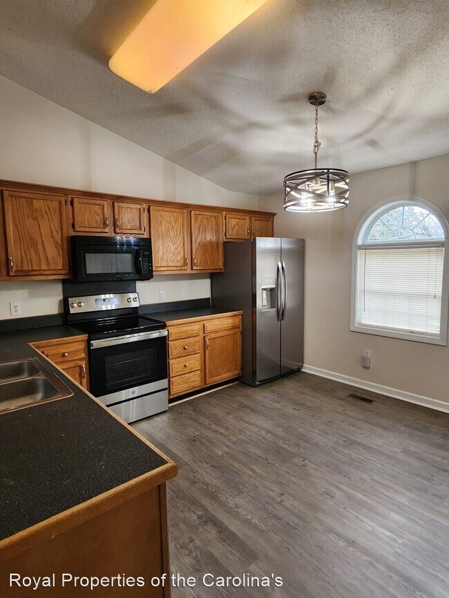 Foto del edificio - 3 br, 2 bath House - 5127 Daffodil Lane