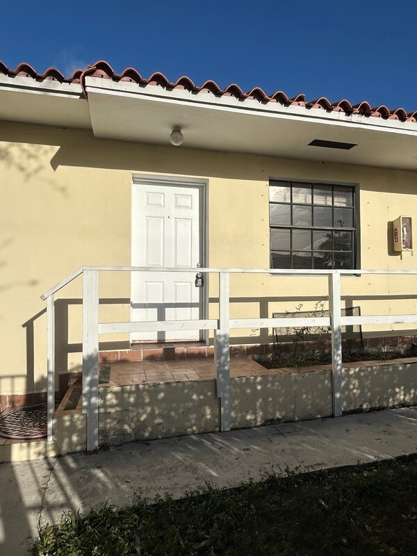 Foto principal - 3091 NW 1st St