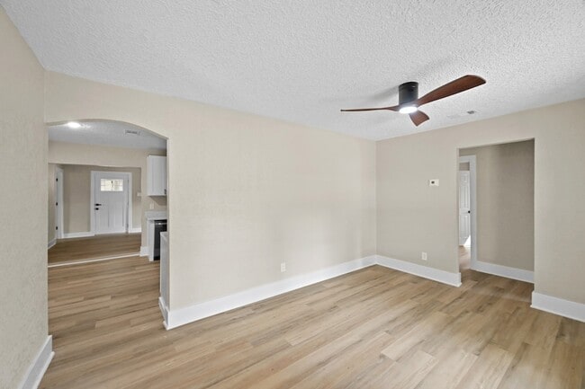 Foto del edificio - 10211 Glenmawr Dr