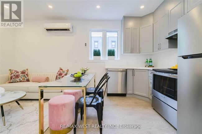 Building Photo - 129 Curzon St