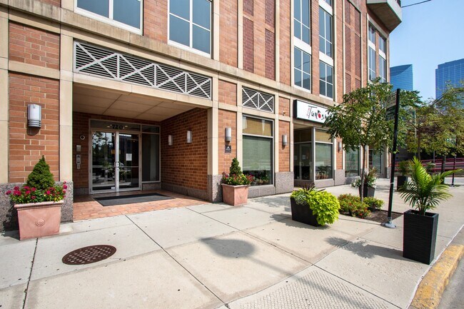 Building Photo - 720 W Randolph St