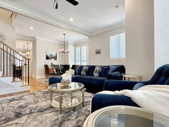 Building Photo - 413 W Lenoir St