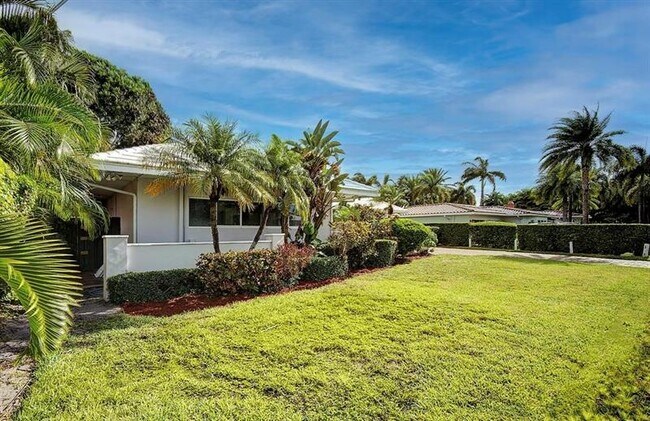 Building Photo - 2325 Barcelona Dr