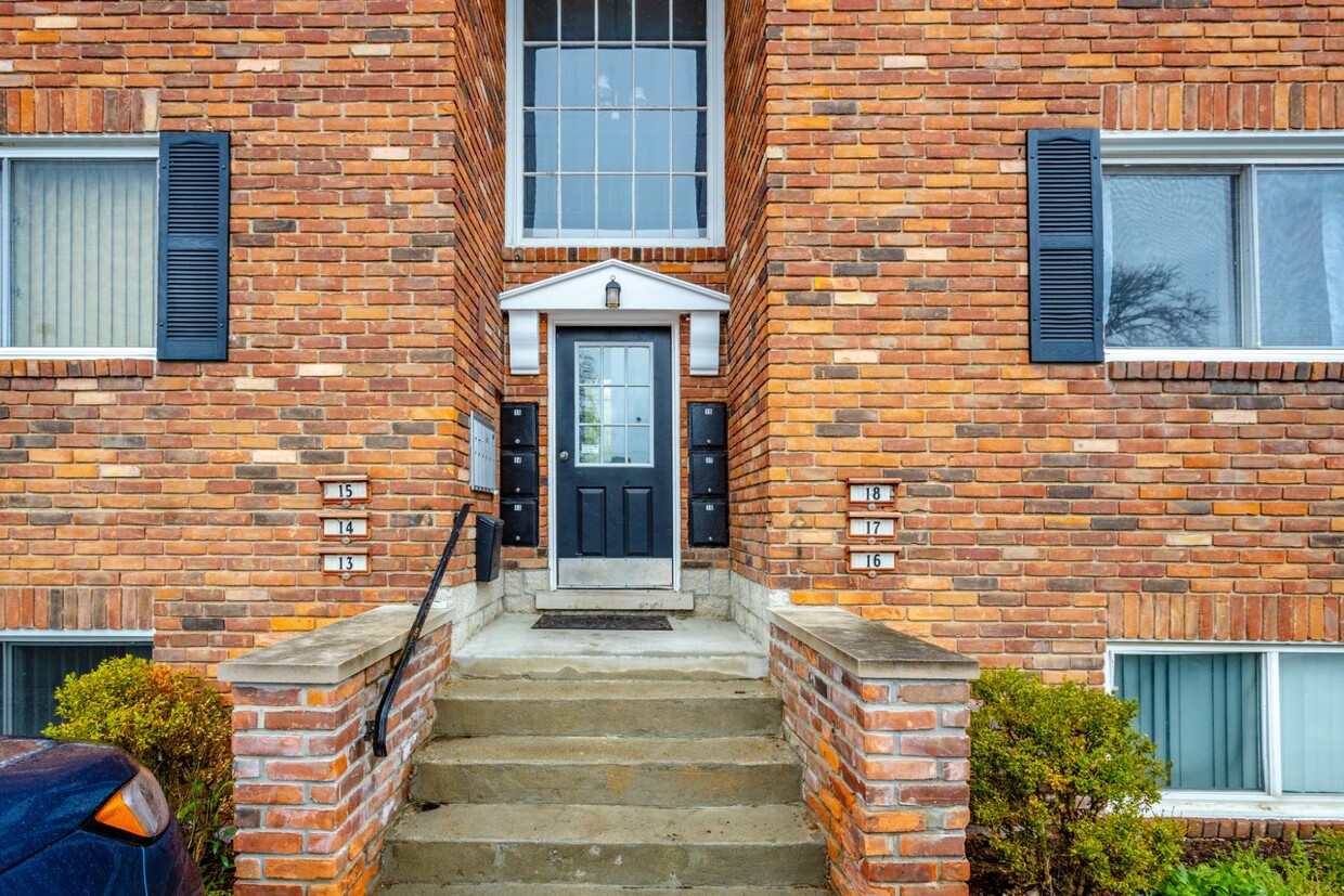 Primary Photo - 31831 Grand River Ave