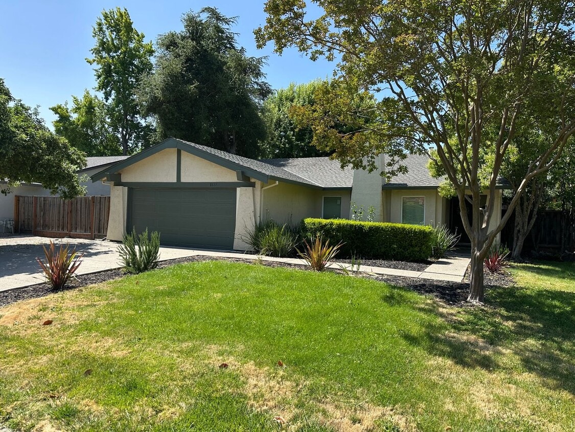 Primary Photo - 3 Bed 2 Bath Single Family Home In Danvill...