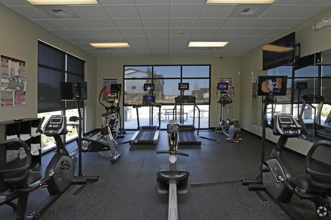 Interior Photo - Inter Pointe