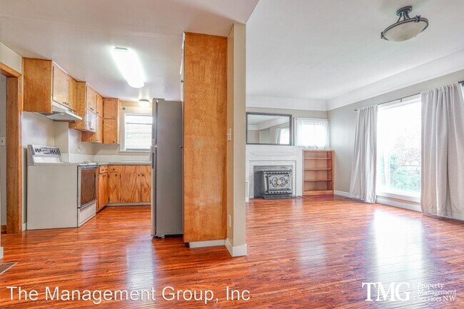 Building Photo - 3 br, 1.5 bath House - 2711 Washington Street