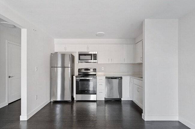 Building Photo - 1100 Fairway Dr