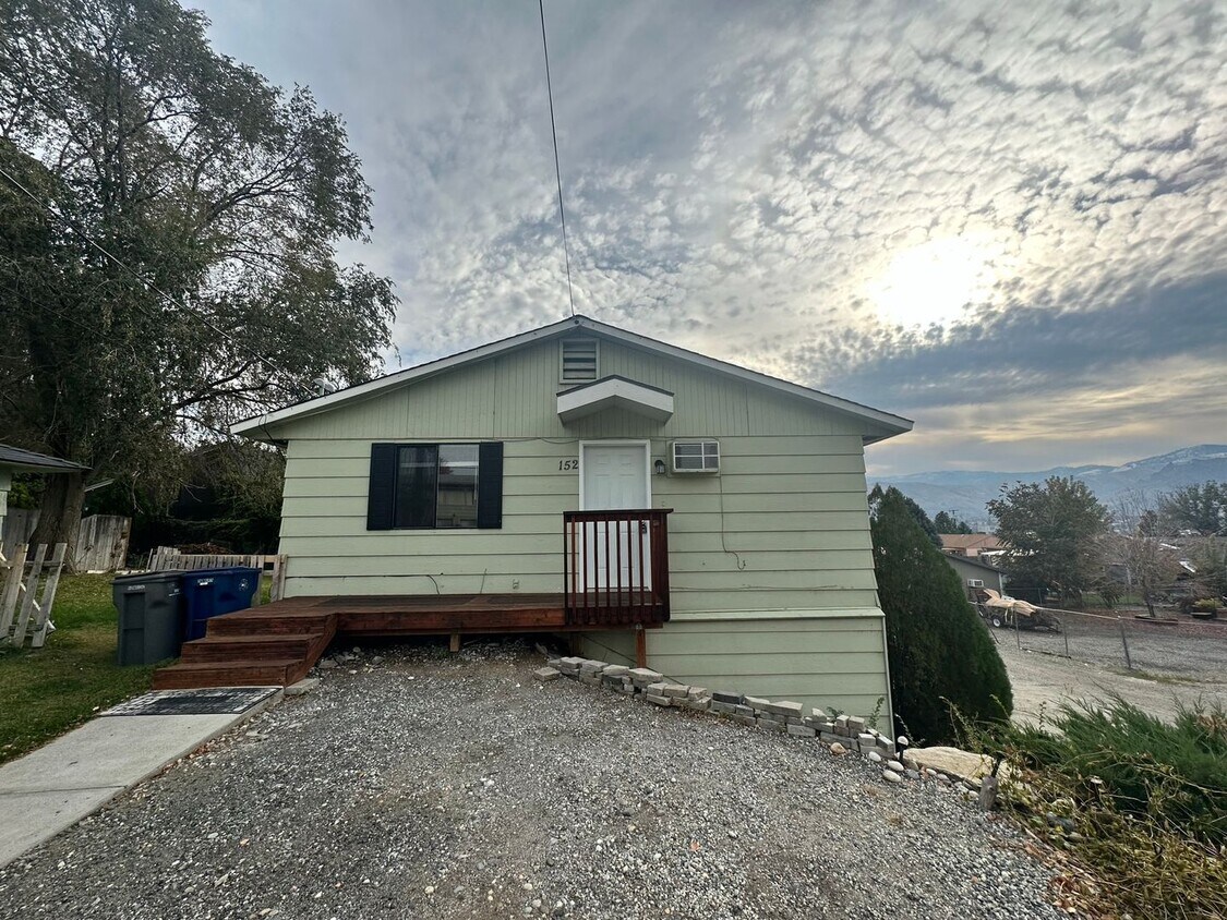 150 152 13th St NE Apartment for Rent in East Wenatchee, WA