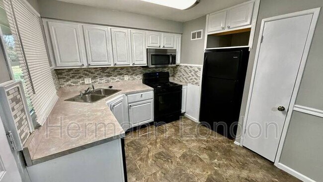 Building Photo - 9112 Ellison Dr