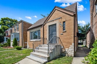 Building Photo - 10040 S Vernon Ave