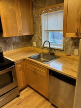 Building Photo - 5242 Patrick Henry Dr