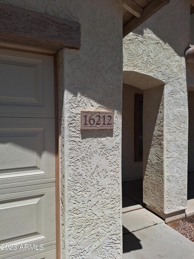 Foto del edificio - 16212 W Custer Ln